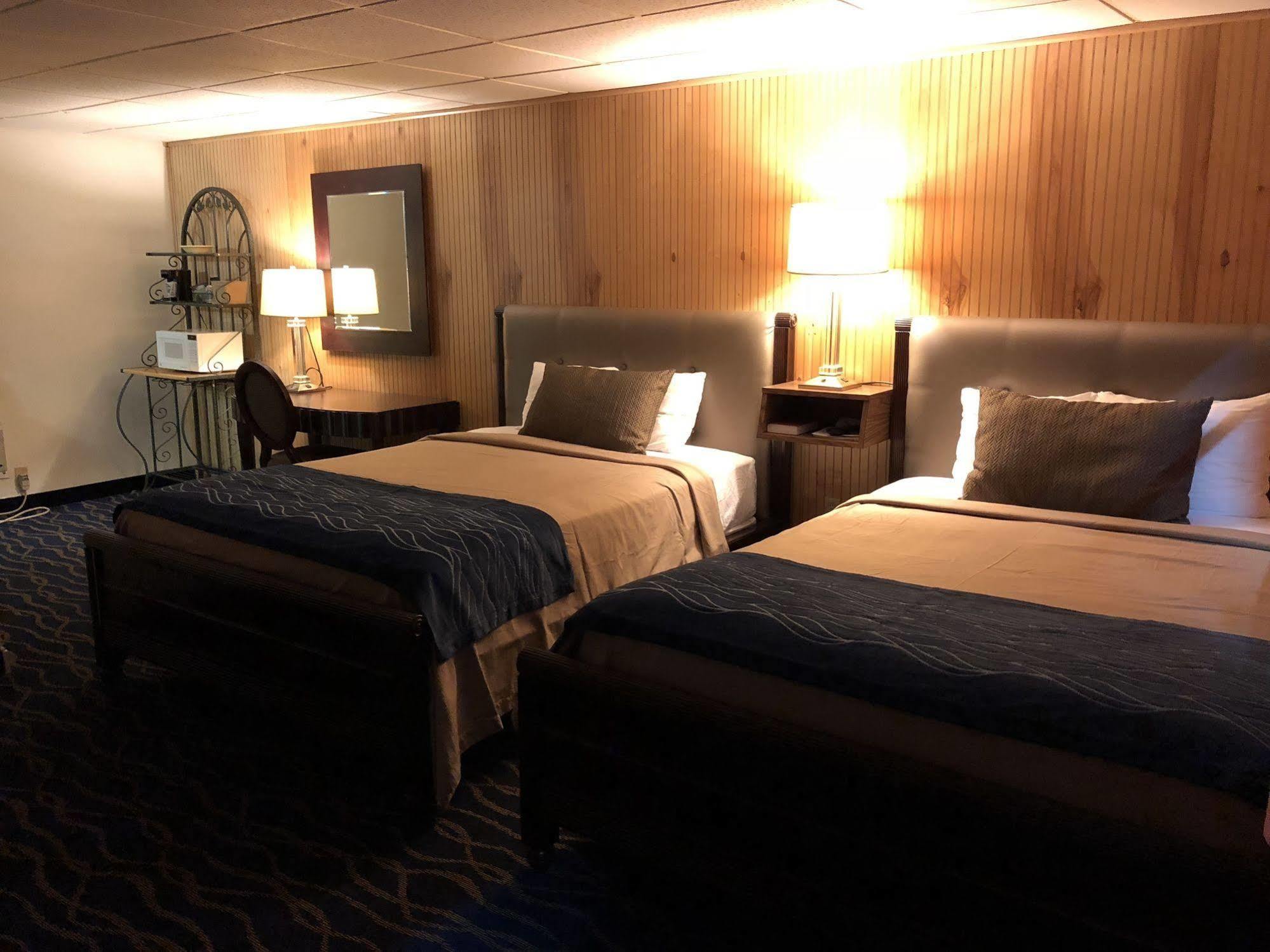 Rodeway Inn Harlan Bagian luar foto