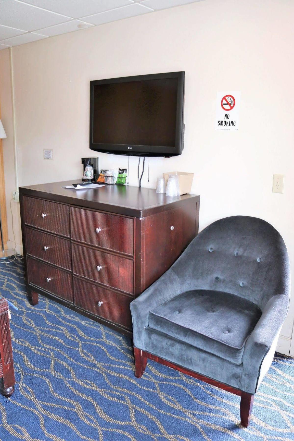 Rodeway Inn Harlan Bagian luar foto