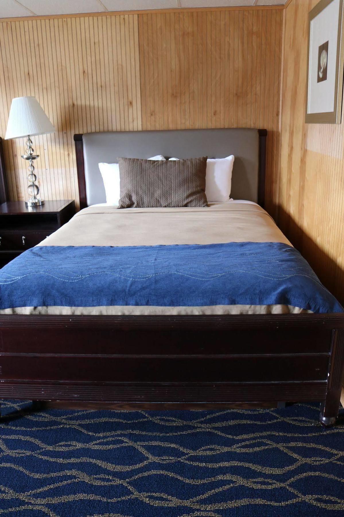 Rodeway Inn Harlan Bagian luar foto
