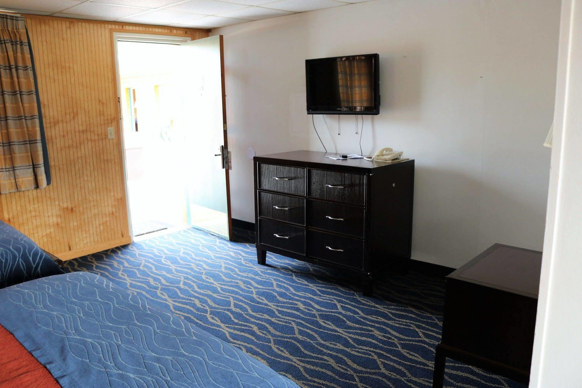 Rodeway Inn Harlan Bagian luar foto