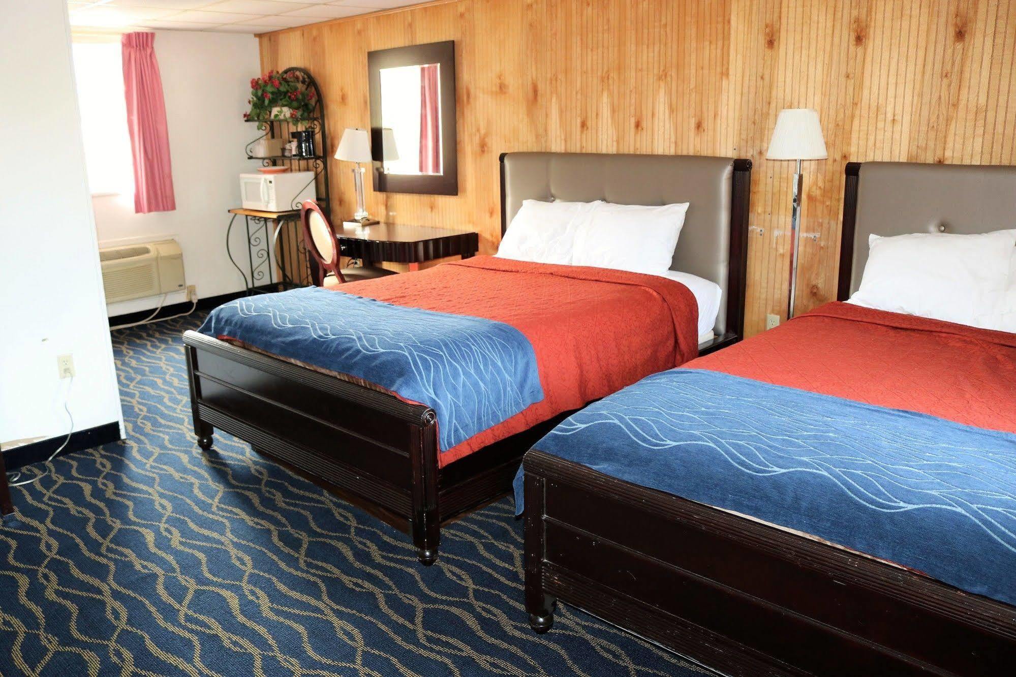 Rodeway Inn Harlan Bagian luar foto