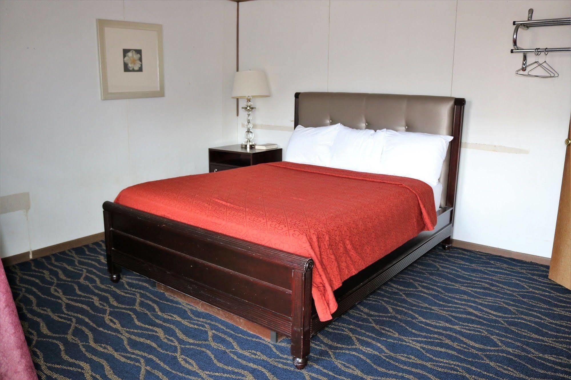Rodeway Inn Harlan Bagian luar foto