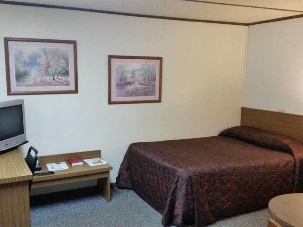 Rodeway Inn Harlan Bagian luar foto